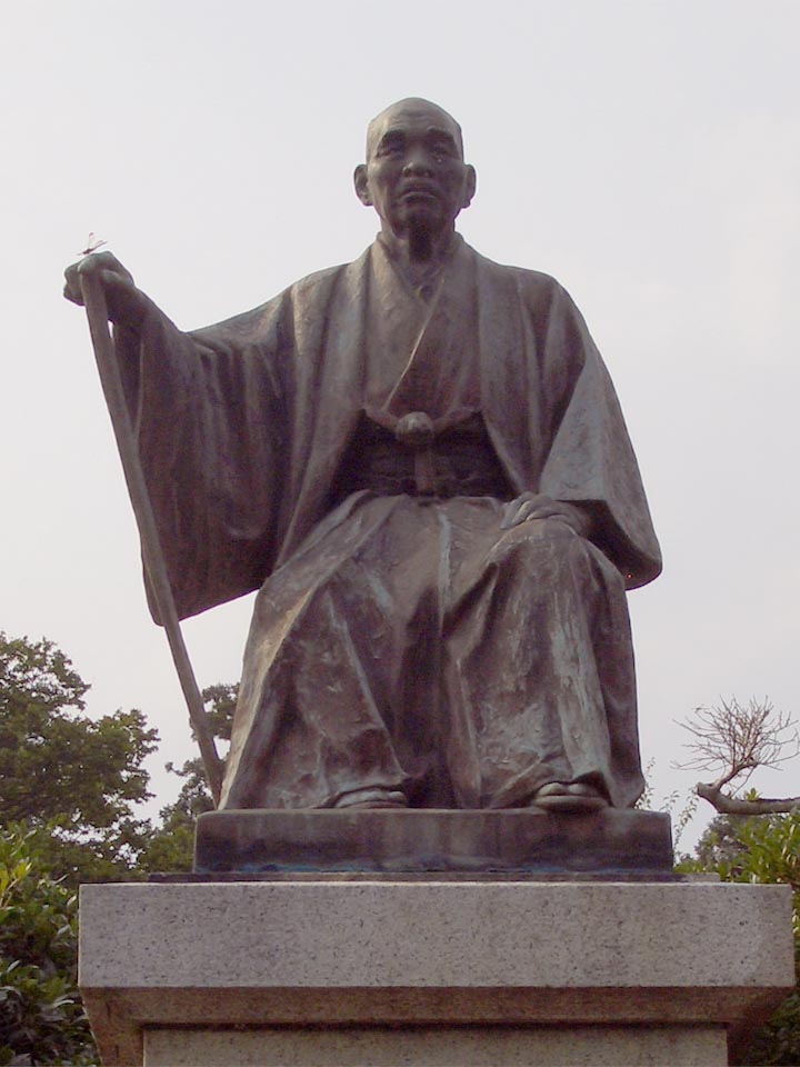 菅又薫 銅像